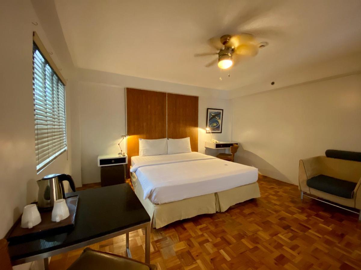 The Clipper House, Poblacion Makati Манила Стая снимка