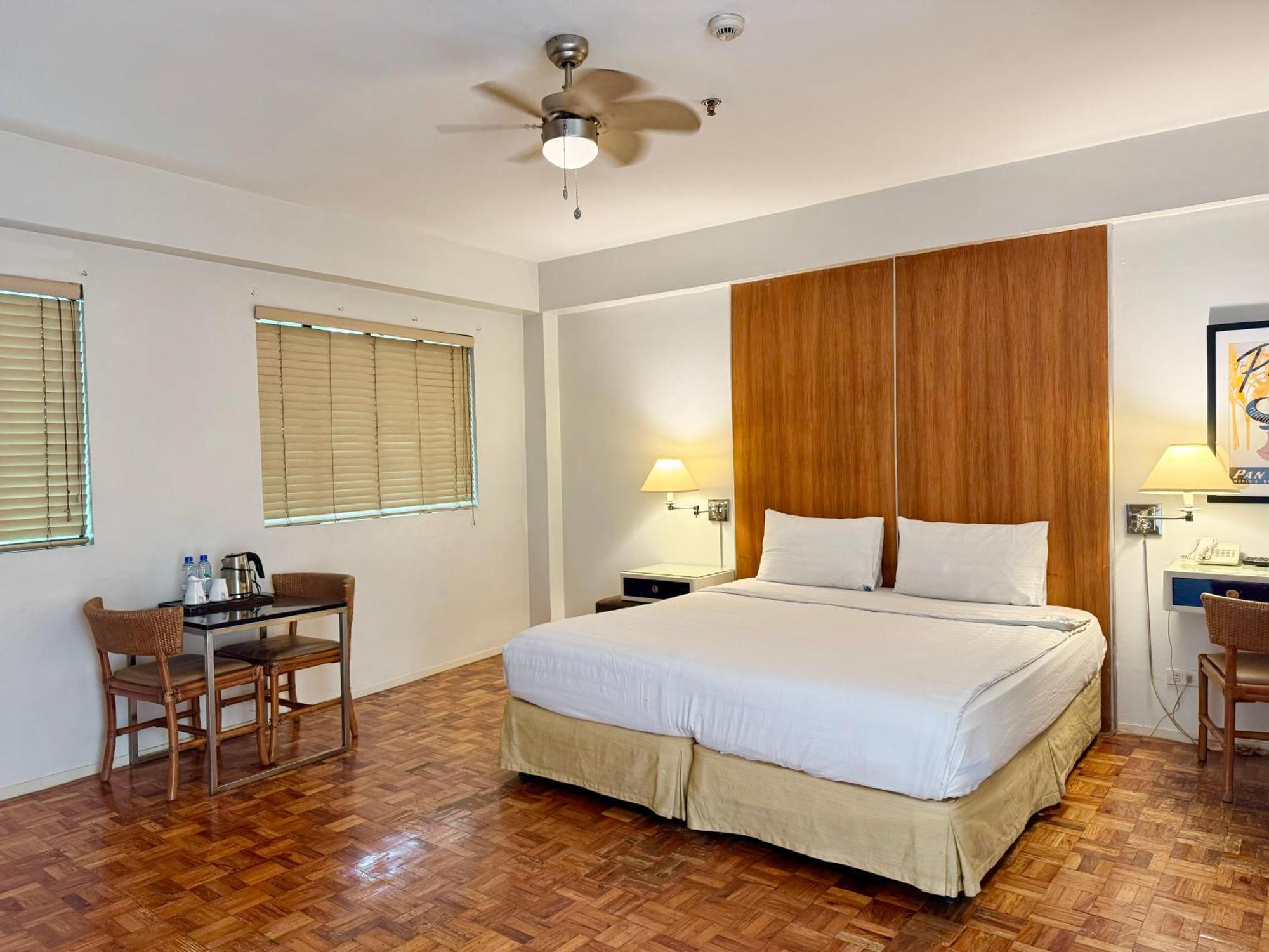 The Clipper House, Poblacion Makati Манила Стая снимка