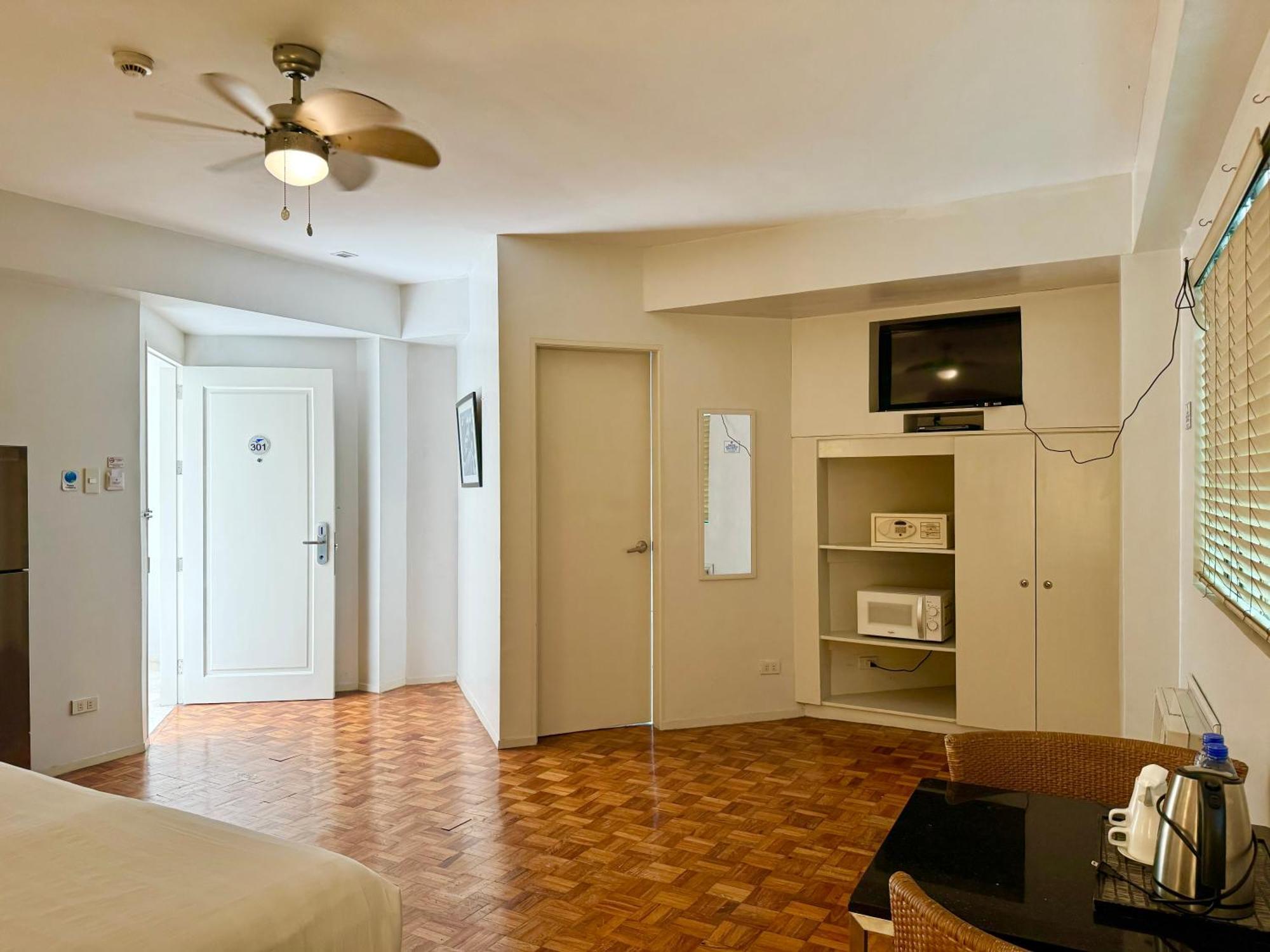 The Clipper House, Poblacion Makati Манила Екстериор снимка